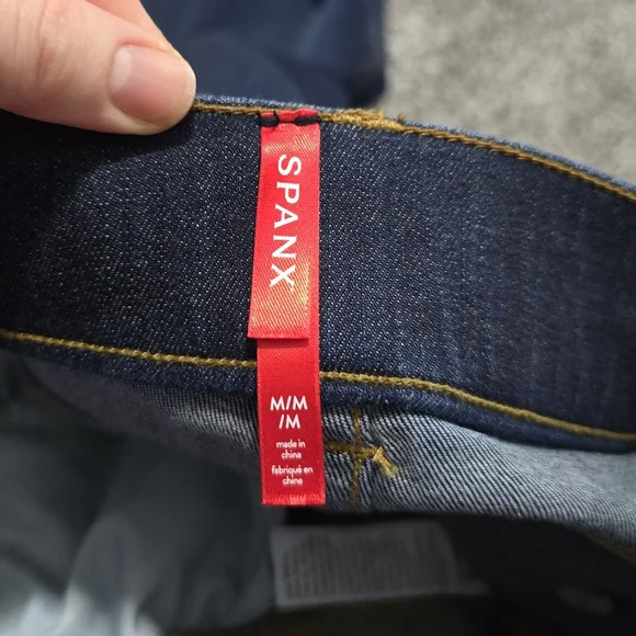 Spanx Flared Pull On Demin Stretch Jeans Midnight Shade 32" Inseam - Picture 6 of 9